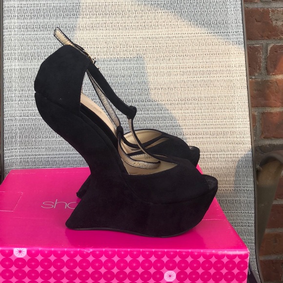 Shoes - Picture 3 of 4